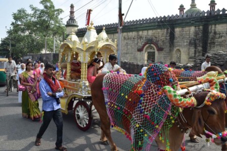 Falcons from the city reached Suparshavnathadada by offering flowers