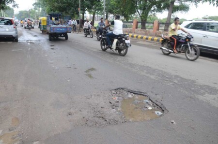 All hands are black in asphalt: 95 highways were washed away