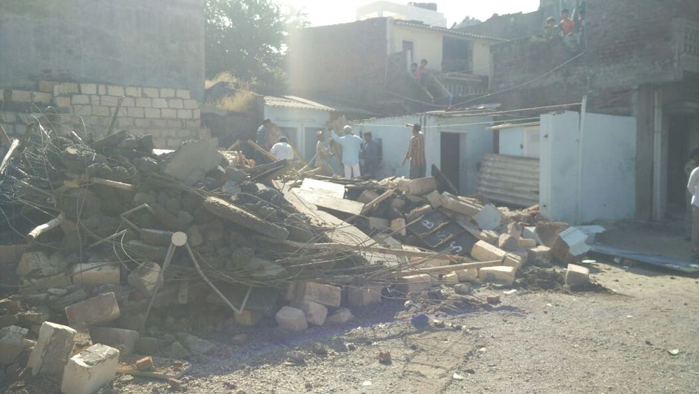 Social Demolition: Trouble with 25 constructions, including 22 huts