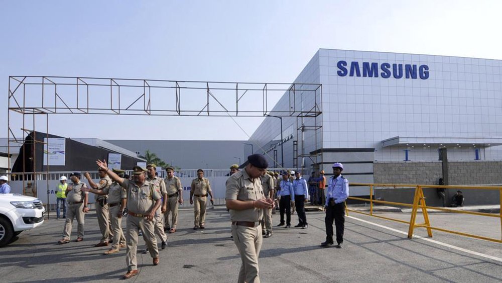 Samsung launches India's largest mobile manufacturing plant in India