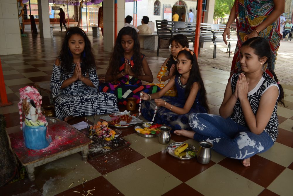 today-pujan-urchun-by-young-girls-at-the-beginning-of-moksha-vritta