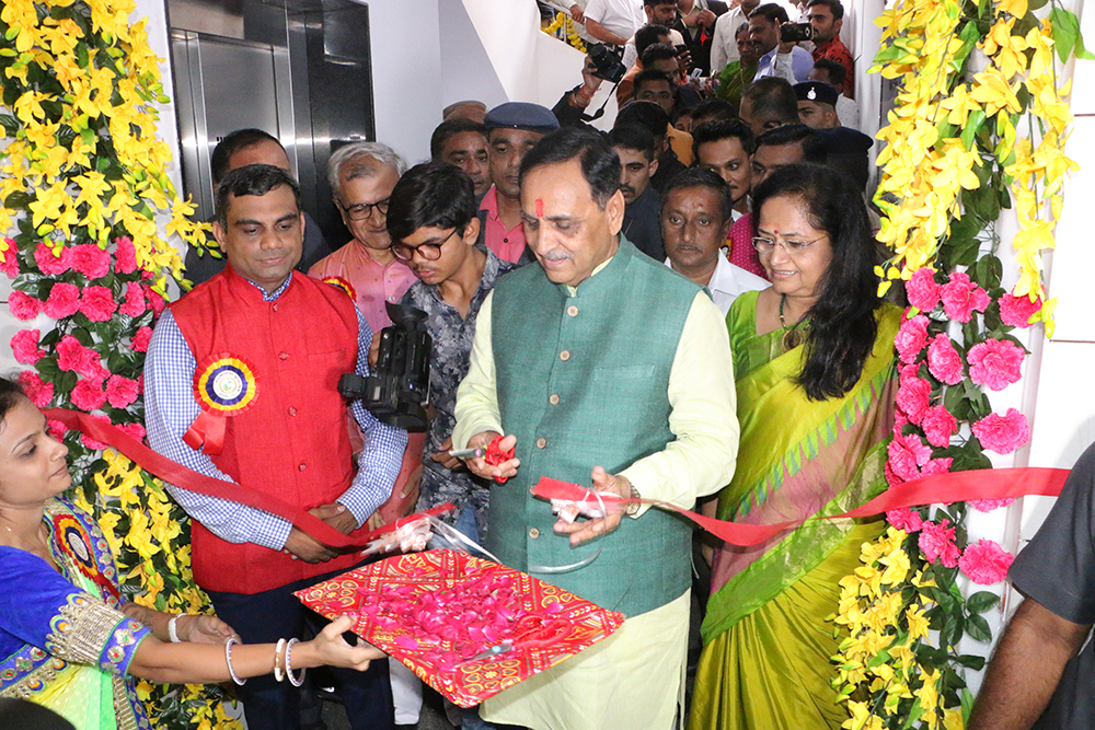 chief-minister-vijaybhai-rupani-blessed-the-urgency-of-the-elderly-elders