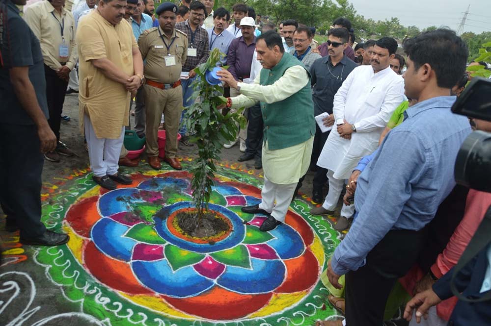 chief-minister-inaugurates-intensive-plantation-in-urban-forest-in-rajkot