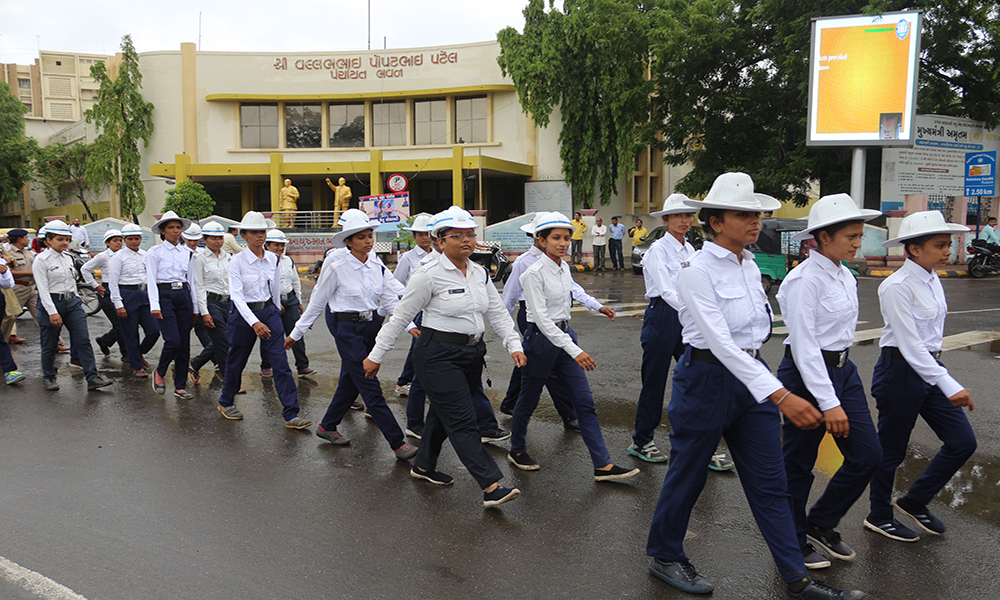 women's-police-parade-at-racecourse-to-empower-women