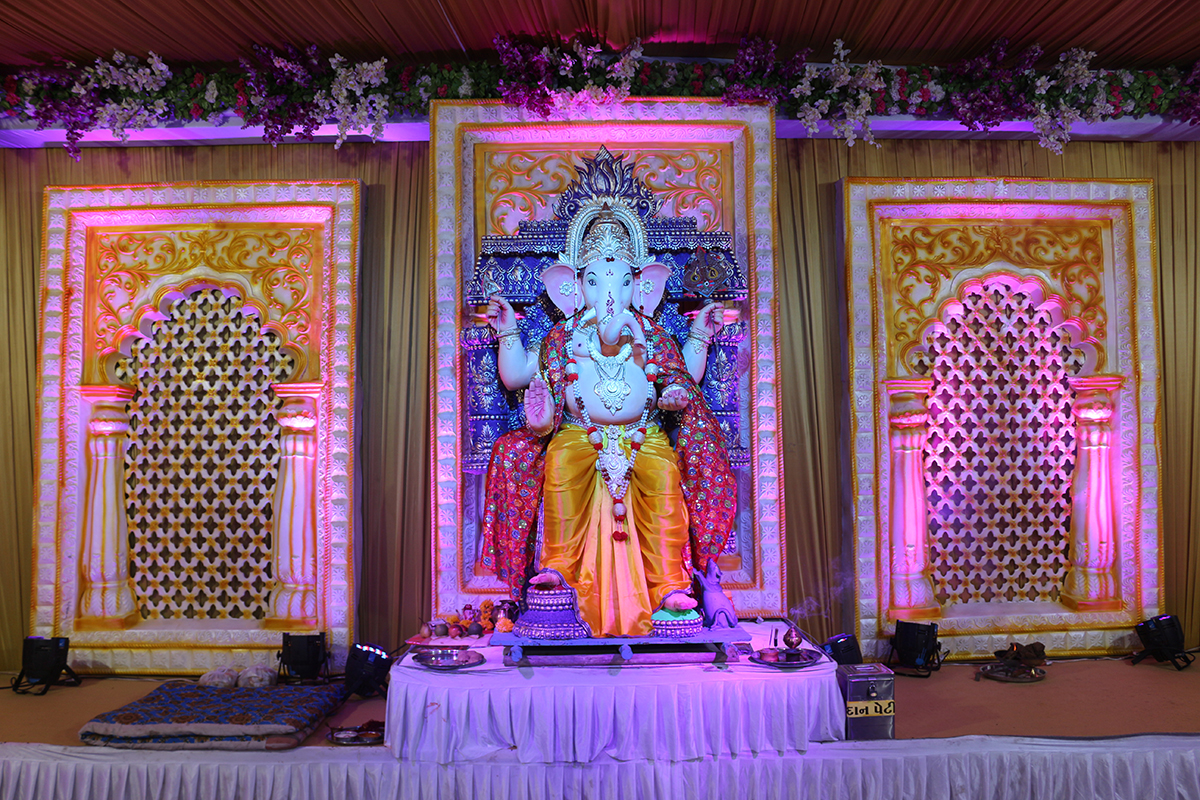 demonstration-of-unity-of-different-societies-at-rajkot-ka-maharaja-ganeshotsav