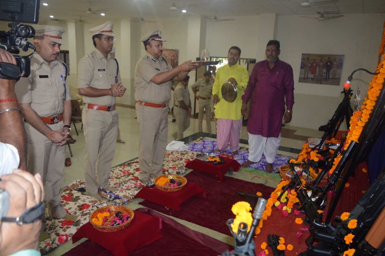 mahashastra-pujan-at-the-police-headquarters-for-vijaya-tenth