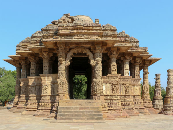 sabha mandap sun temple modhera 1527048667