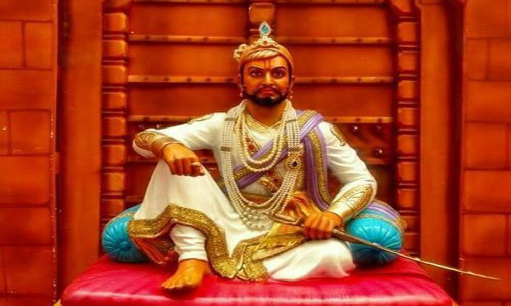 sambhaji maharaj sitting fiber statue 500x500 1