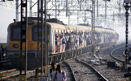 mumbai local train