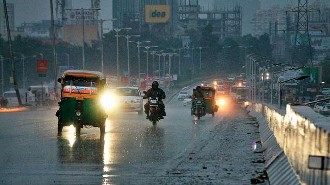 599458 rain ahmedabad 080817