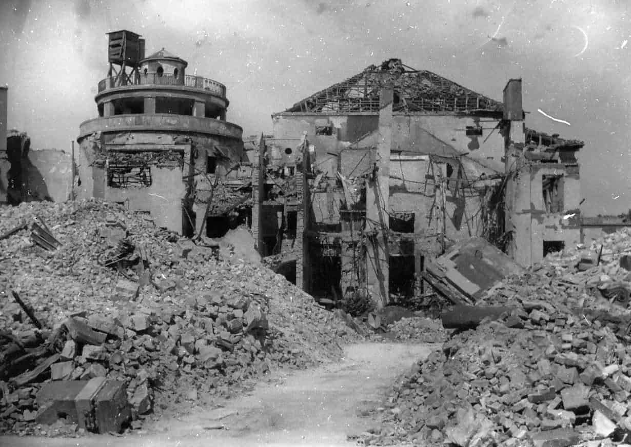 rubble of berlin zoo in 1945. world war photos