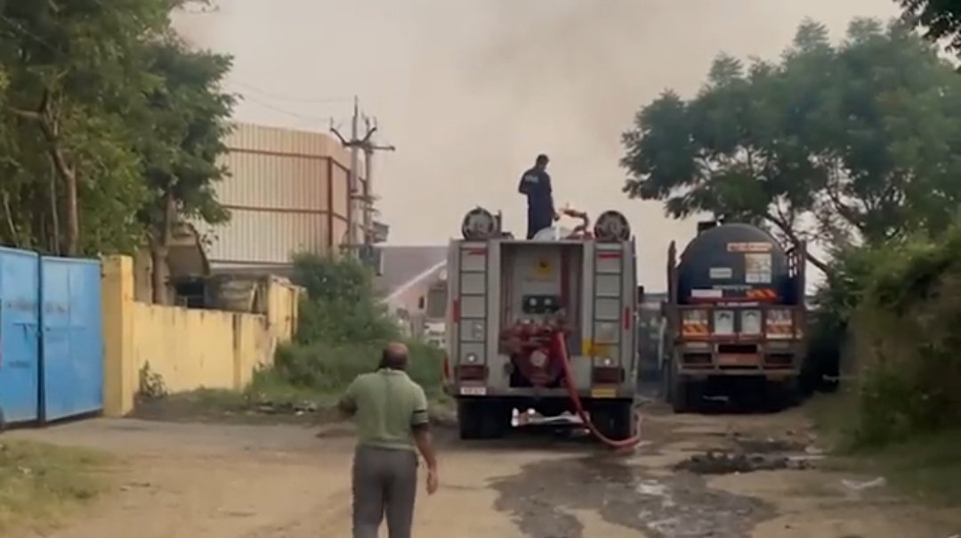 Huge fire in factory in Asal GIDC of Shamlaji, 60 tankers burnt