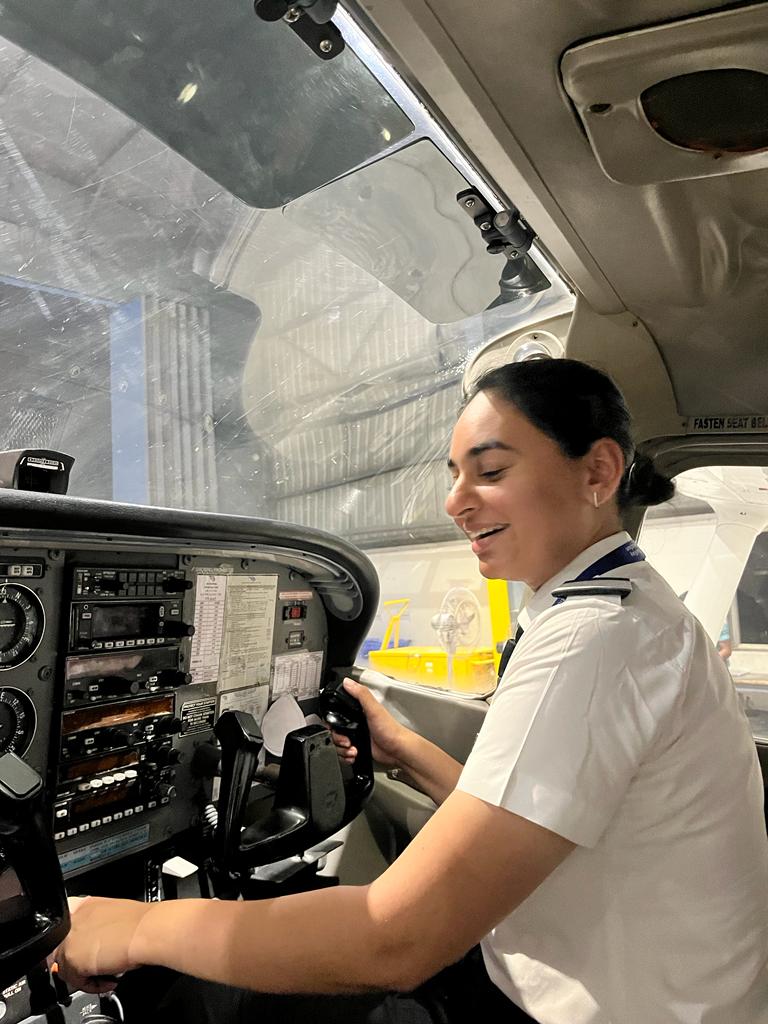 Hiloni Seth became the first woman pilot in Jain society