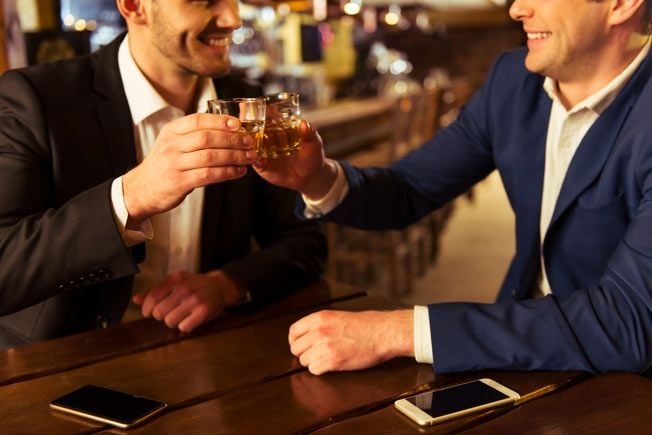 how to drink whiskey like a real man1 1469017534