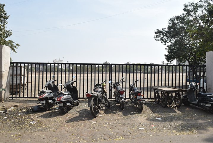 Shastri Maidan gates closed again: 'No entry' for vehicles or lorries