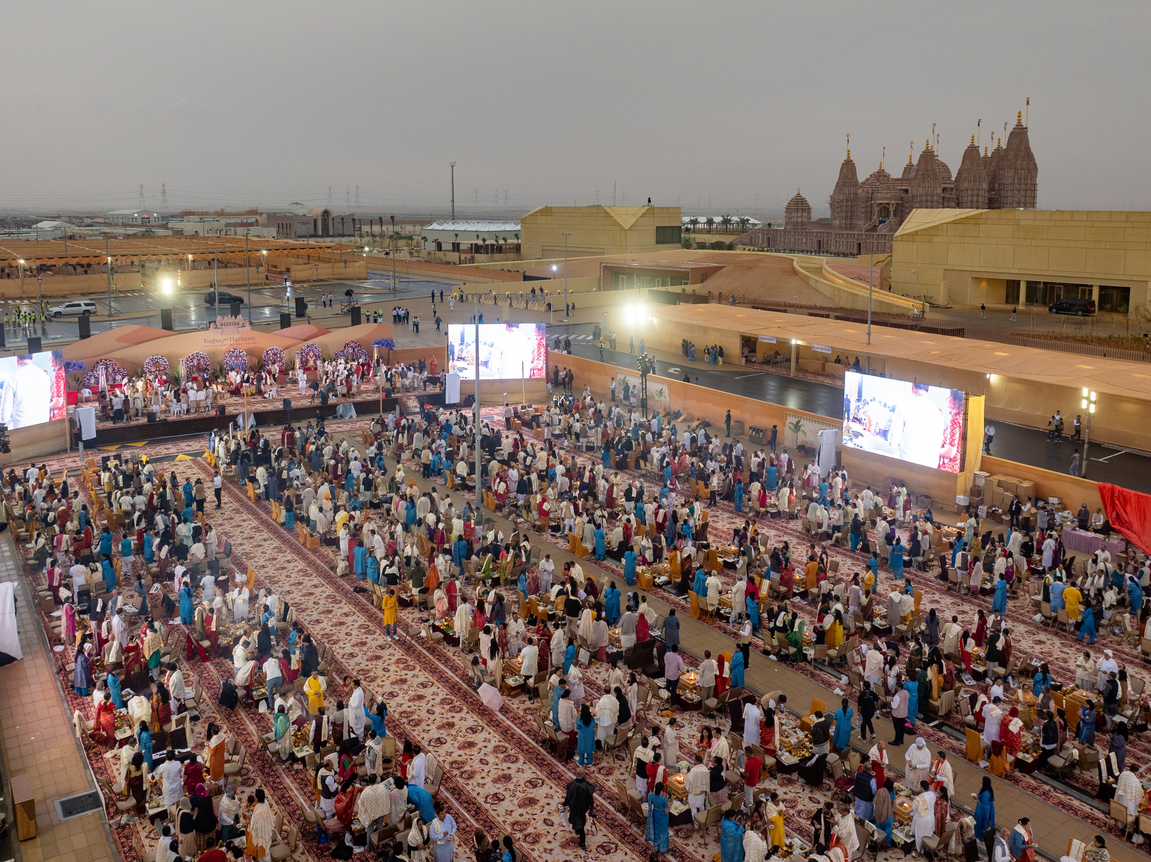 Over 900 devotees partcipate in Yagna cermony