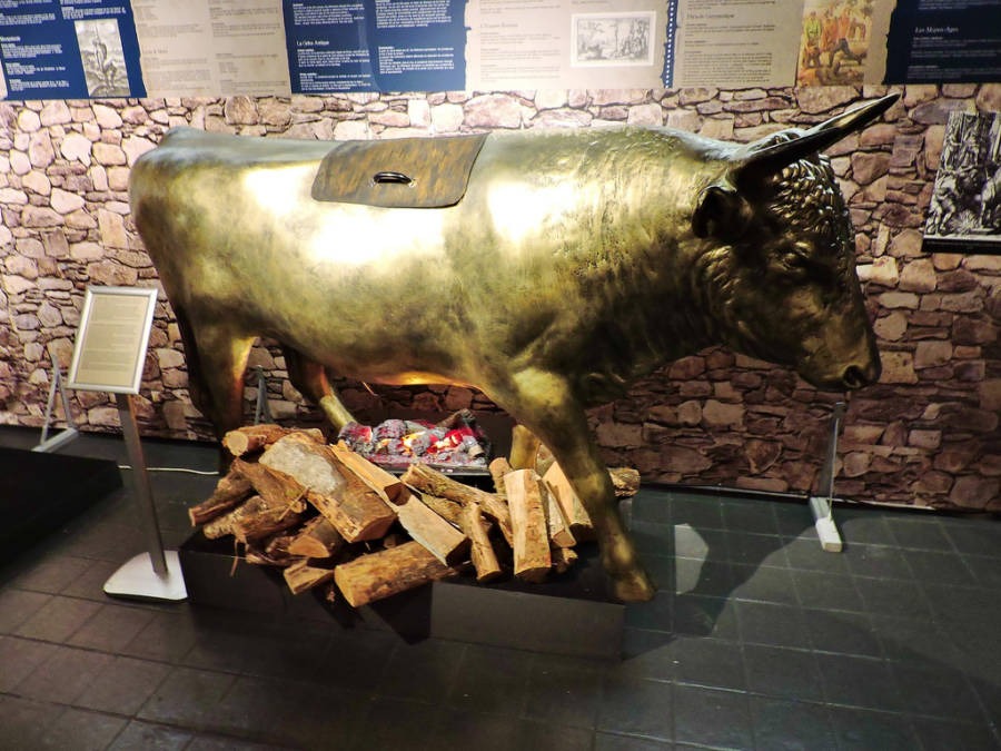 bronz bull