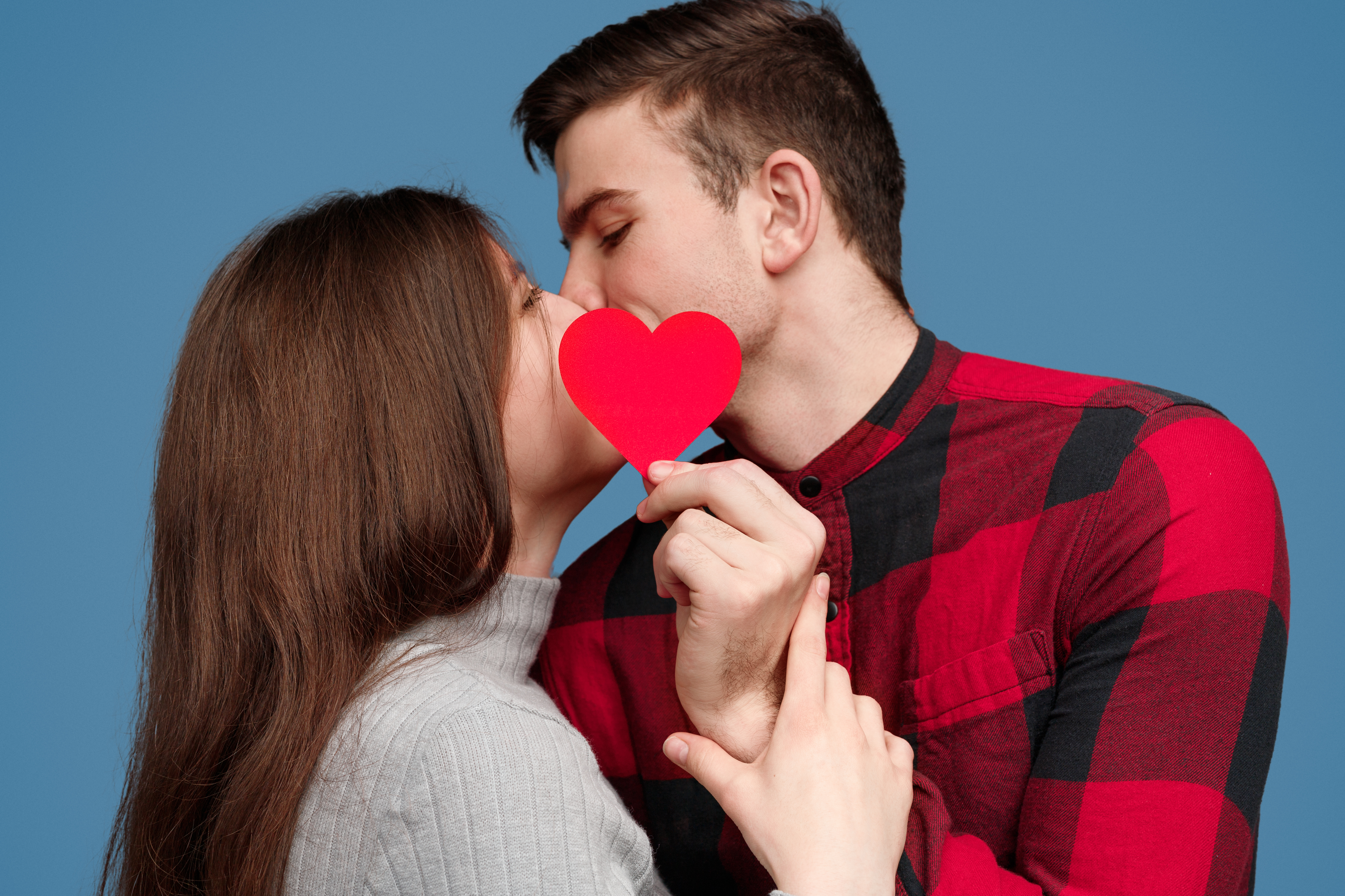 cute couple with heart kissing 2023 11 27 05 14 06 utc