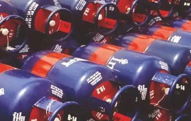 LPG Price Cut: Commercial gas cylinder becomes cheaper