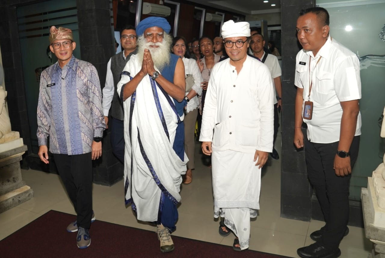 A month after the brain surgery, Sadhguru is back in action with a 10-day visit to Indonesia.