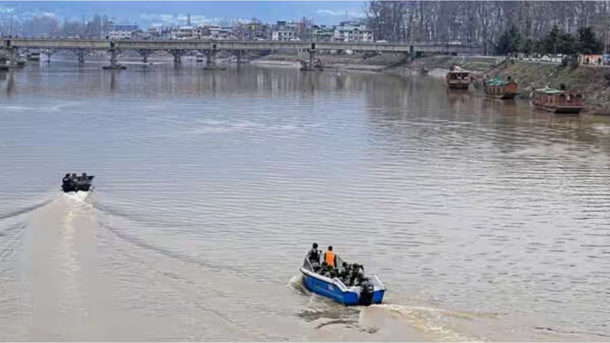 A boat capsized in the Jhelum river in Srinagar, many people including school children drowned