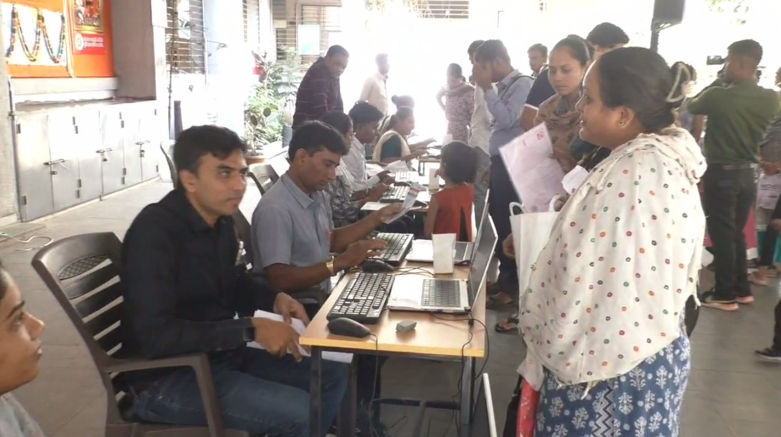 Lines for admission in this private not government school in Surat