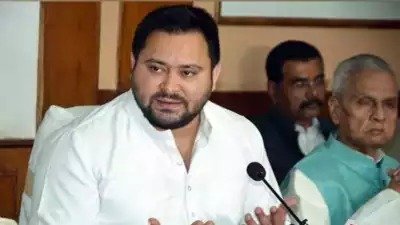 Tejashwi made these promises in RJD's 'Parivartan Patra'