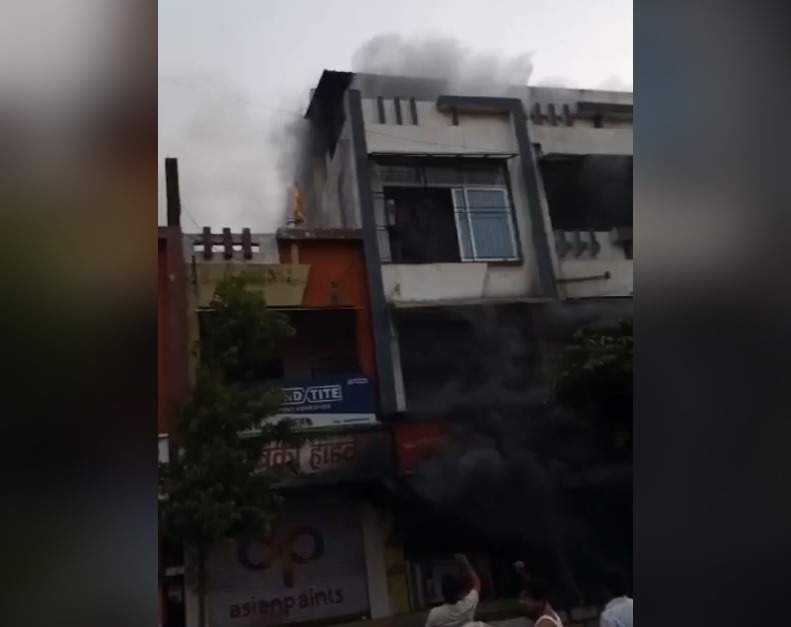 A girl lost her life in a fire incident in Surat