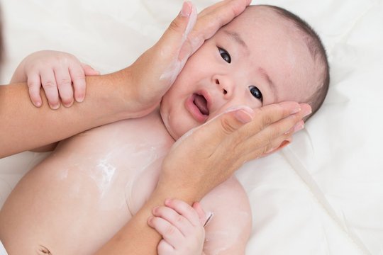 Do you also make these serious mistakes while taking care of the baby?