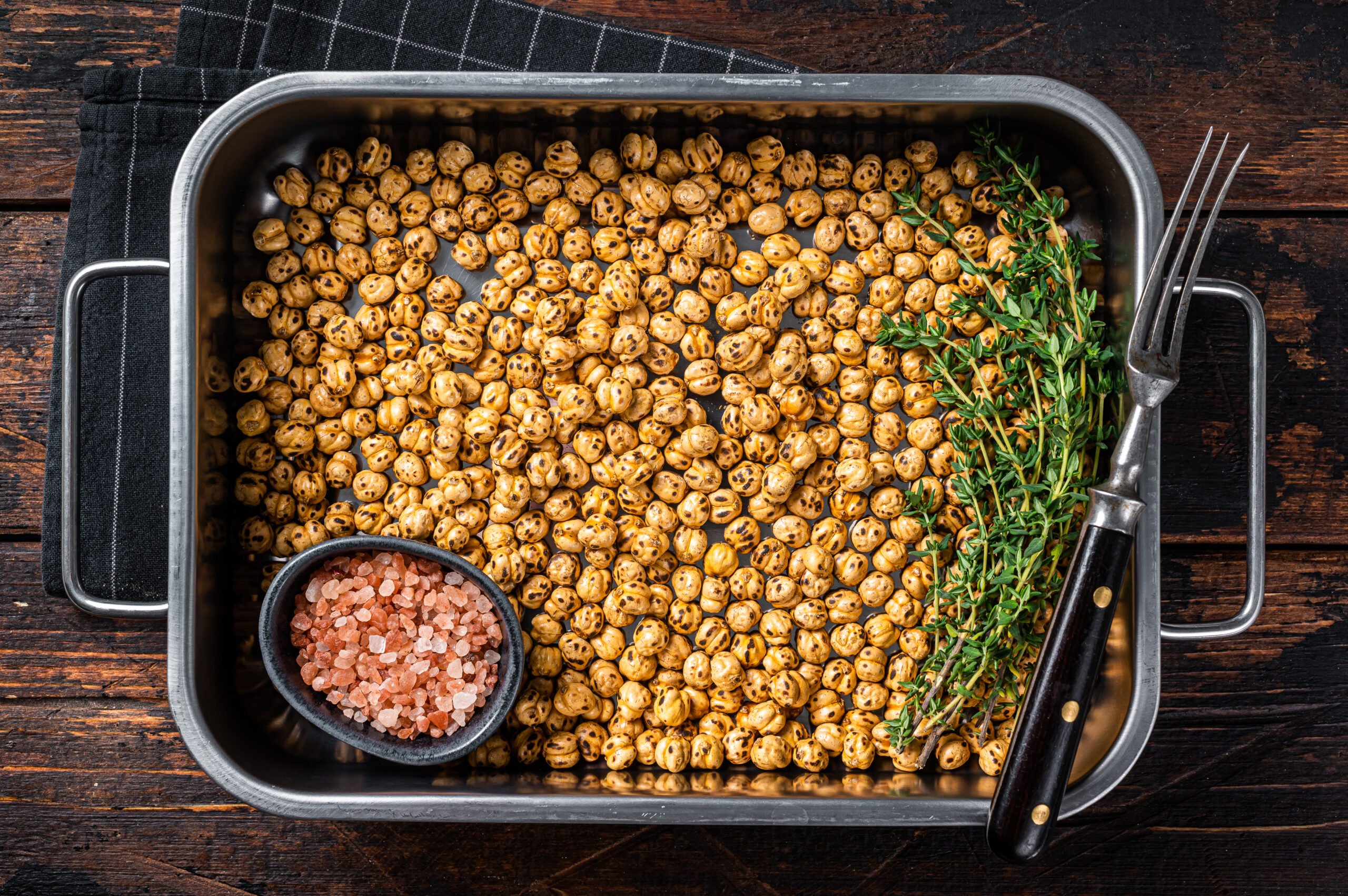 There are many benefits of consuming roasted chickpeas