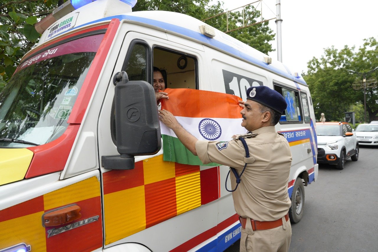 Meri Jaan Tiranga Hai... Tiranga Yatra ends, city dwellers flock