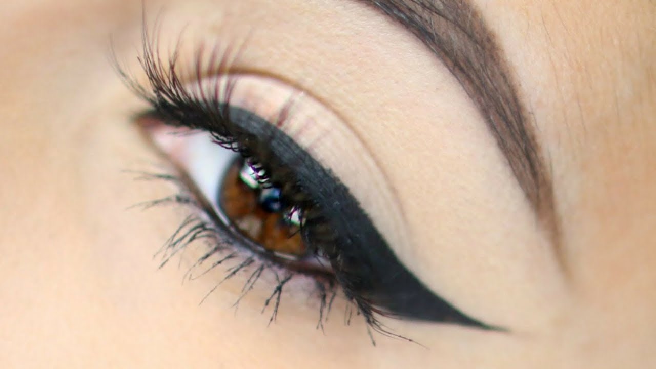 If you want to do eyeliner like a makeup artist, try these tips