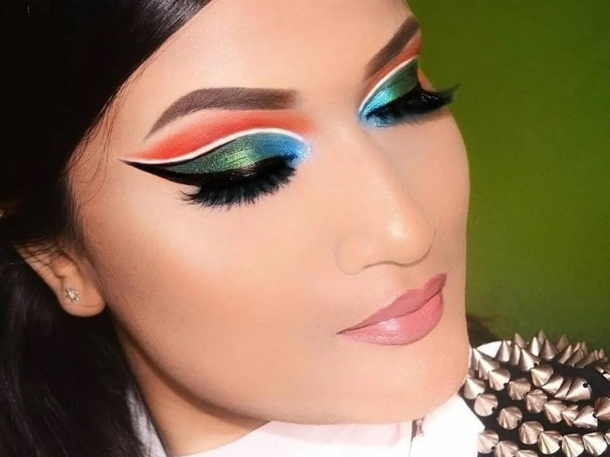 Apply these makeup tips to paint in patriotic colors on Independence Day