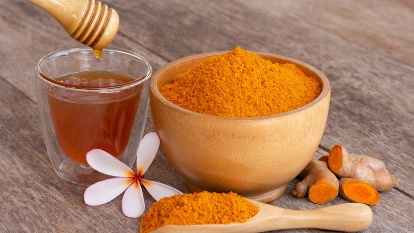 Mix these 5 things in turmeric and make face pack at home