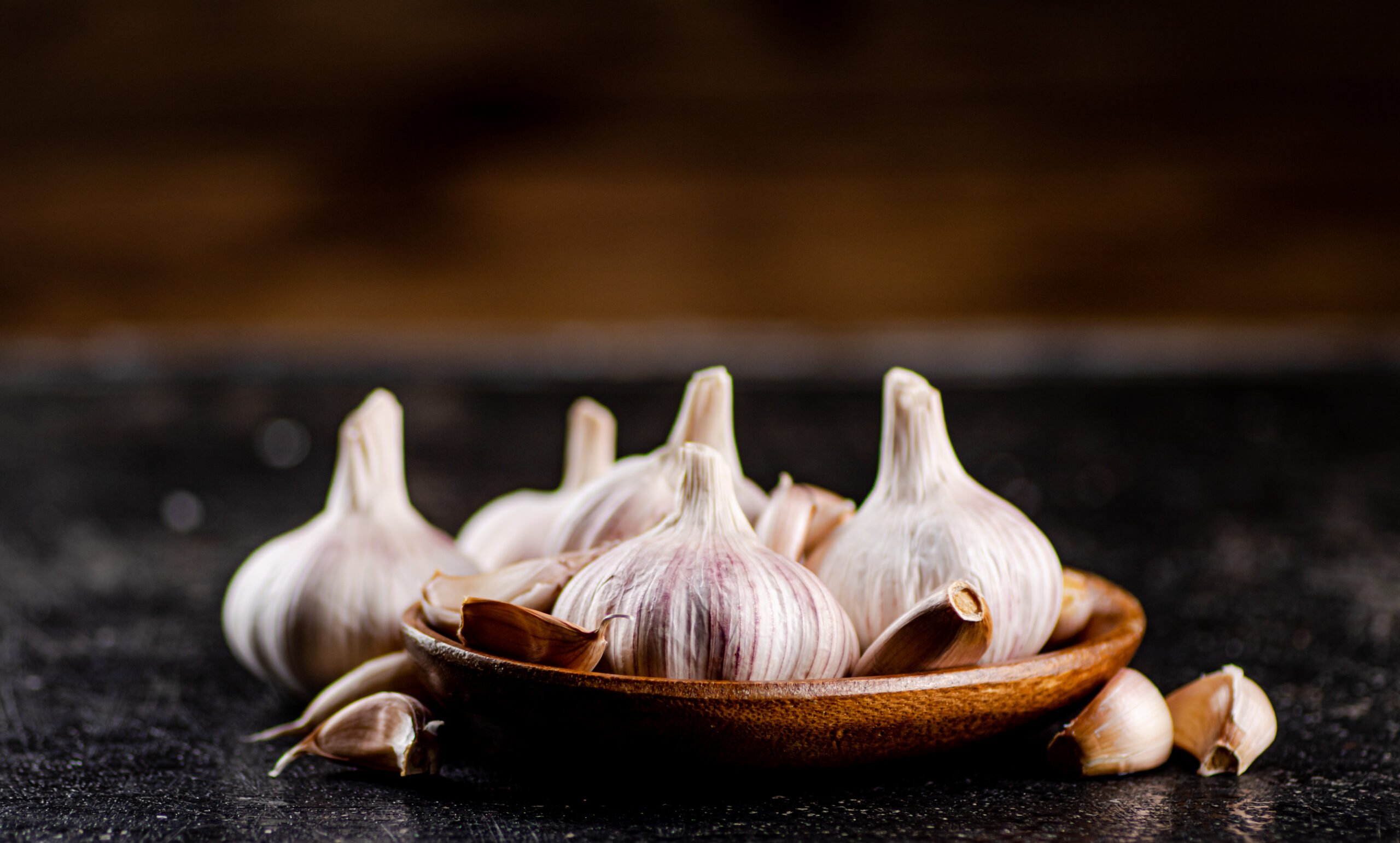 Health: Should Garlic be eaten on an empty stomach or added to food?