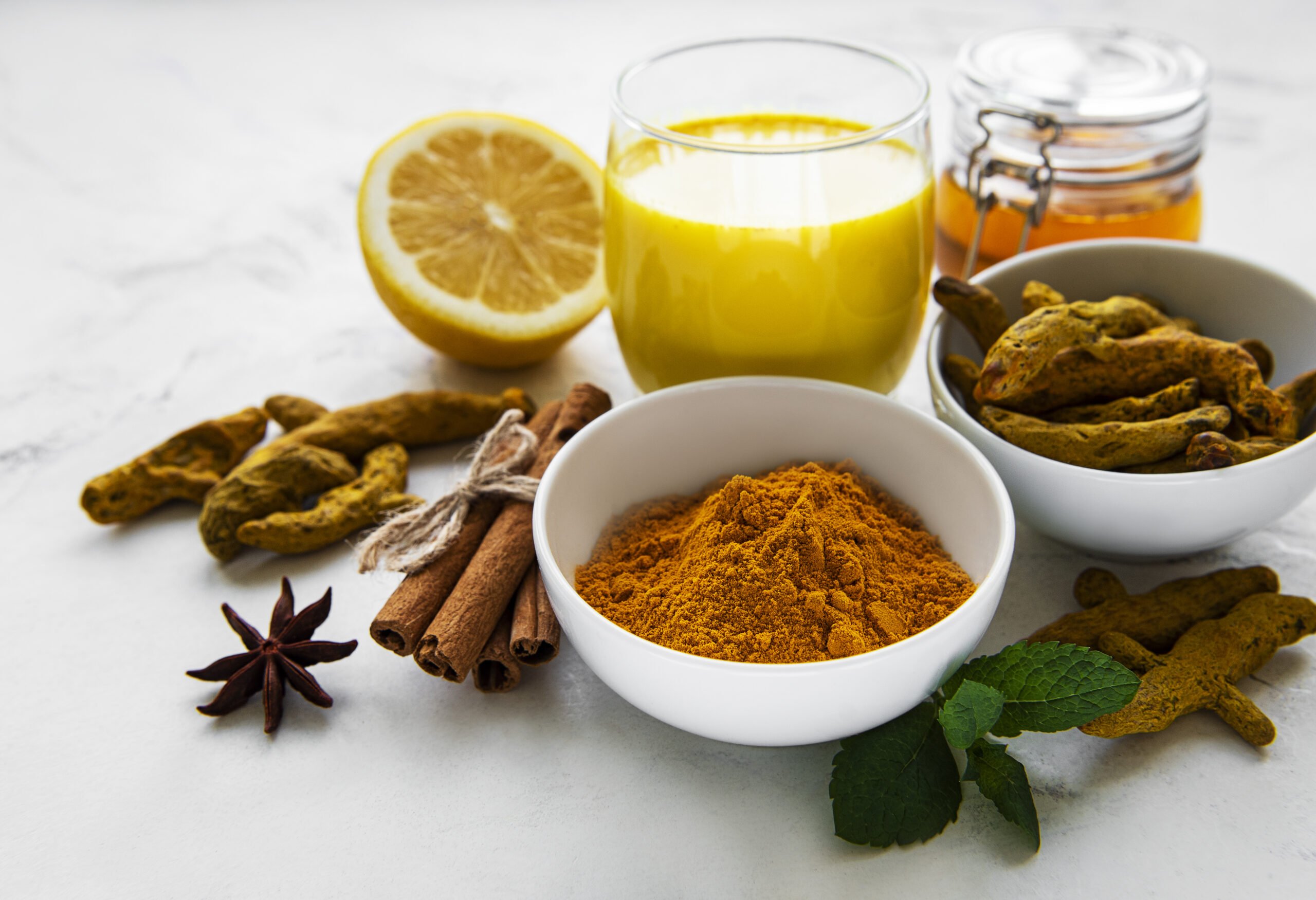 Mix these 5 things in turmeric and make face pack at home