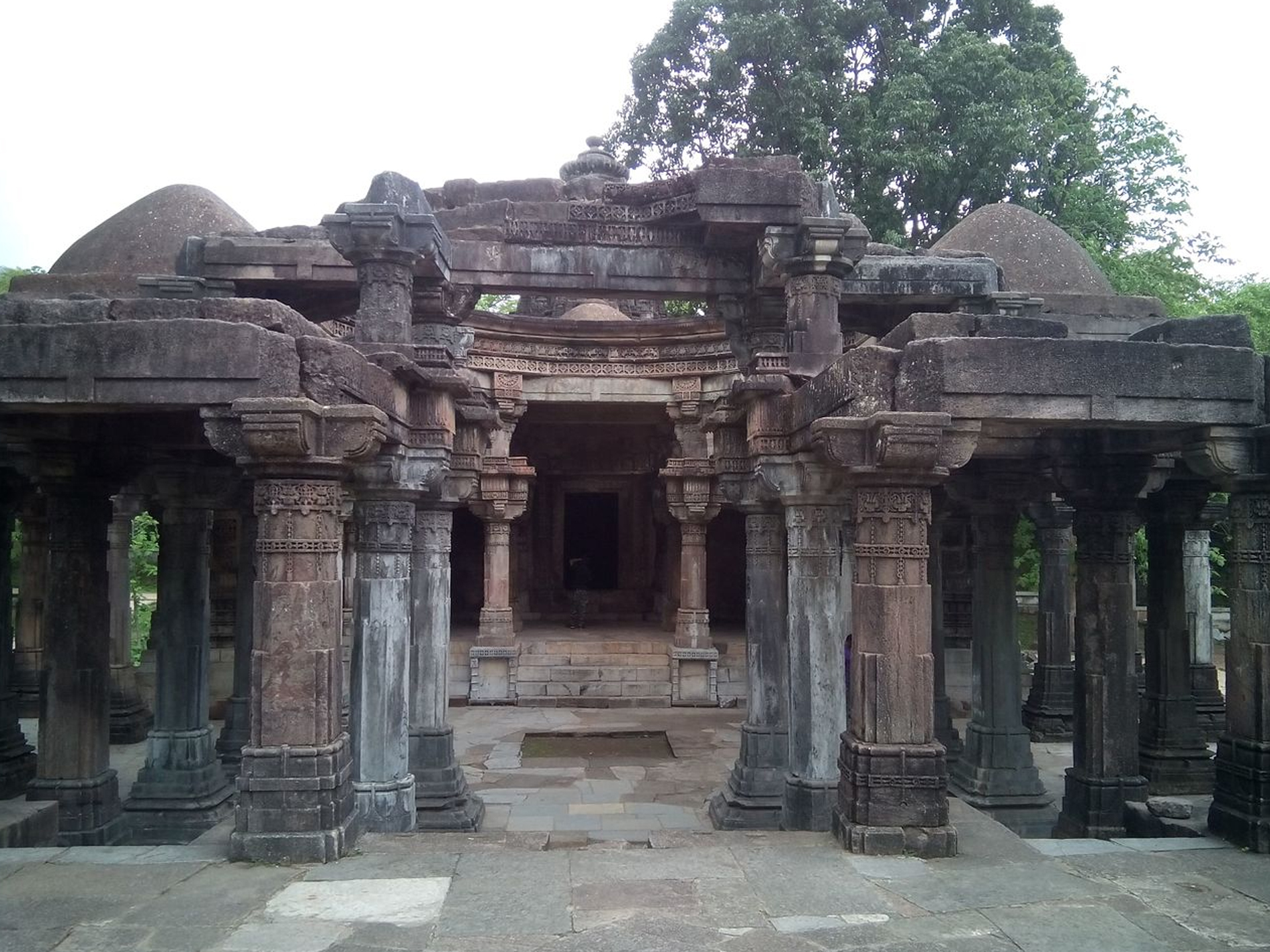 Ruins of a Jain temple 02