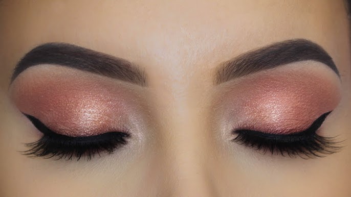 This eyeshadow is the best to make your eyes beautiful and attractive