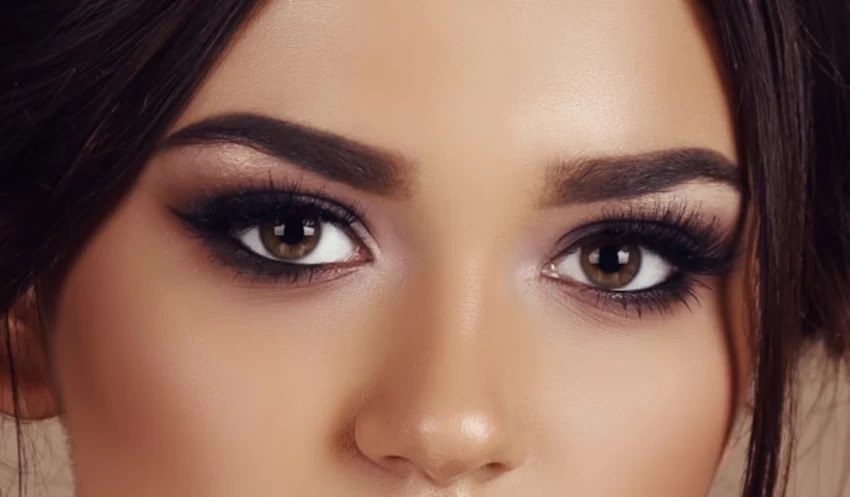 Kajal: Enhances the beauty of women's eyes and causes poor eyesight