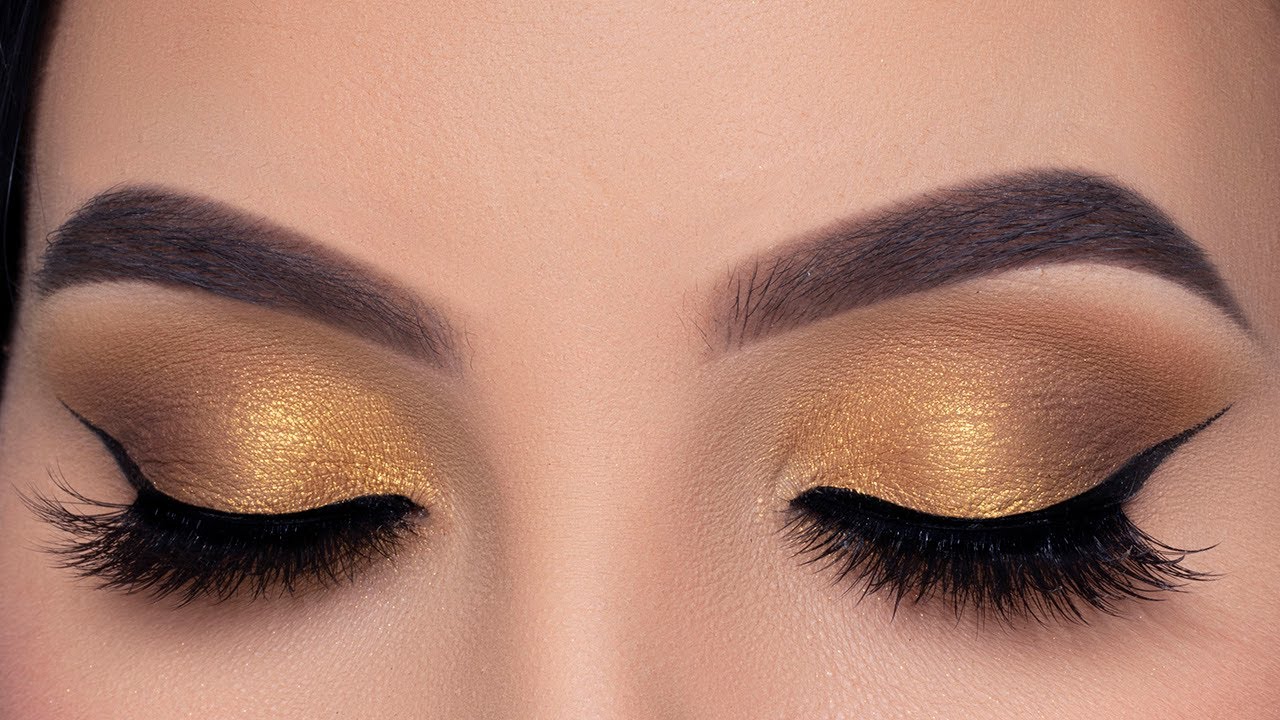 This eyeshadow is the best to make your eyes beautiful and attractive