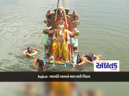 Rajkot: Farewell to Ganapati Bapa