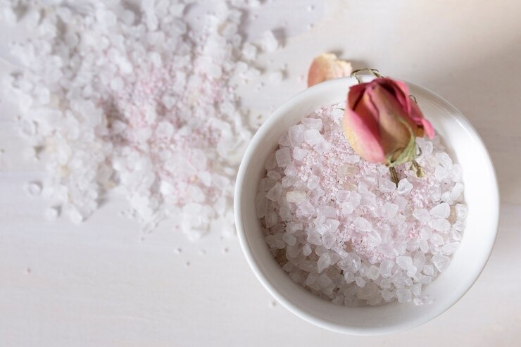 Mix this white substance in water while taking a bath, it is beneficial for health and beauty