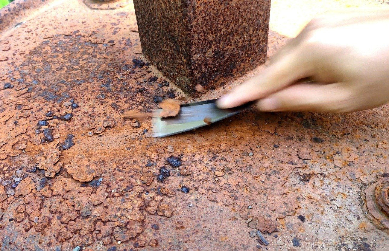 How to clean rust on iron objects