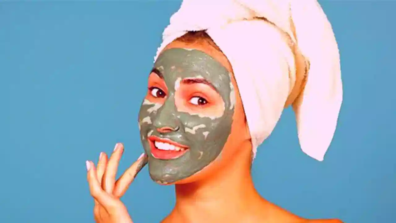 Activated charcoal protects the skin from damage caused by pollution, know how