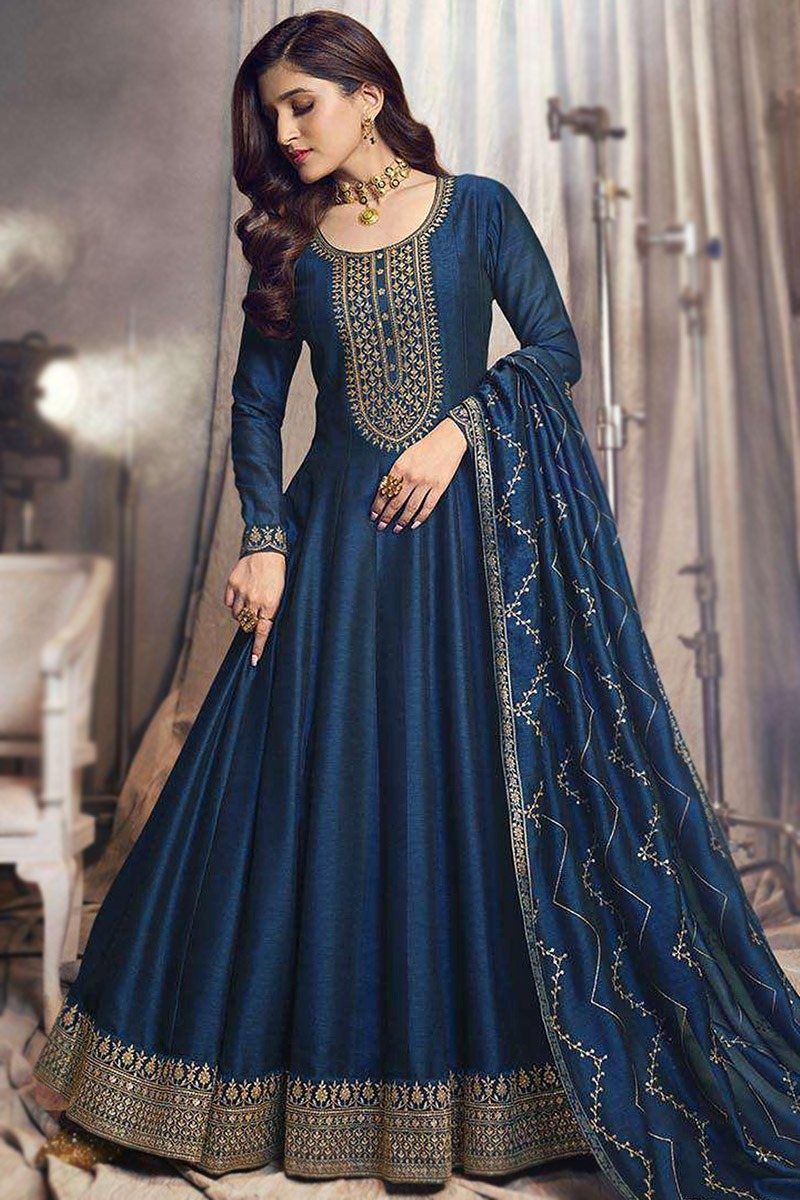 If you want a glamorous look on Diwali, definitely try these trendy colors