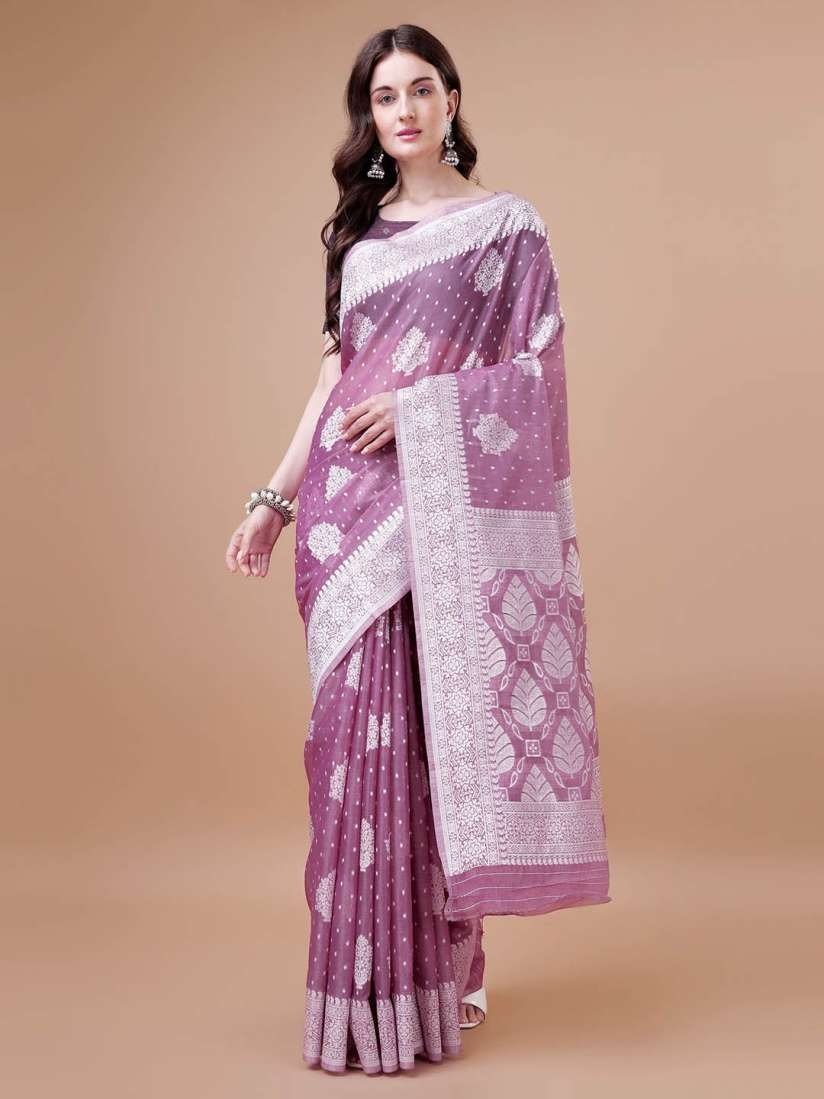 Wear this saree on Diwali and get a classic look