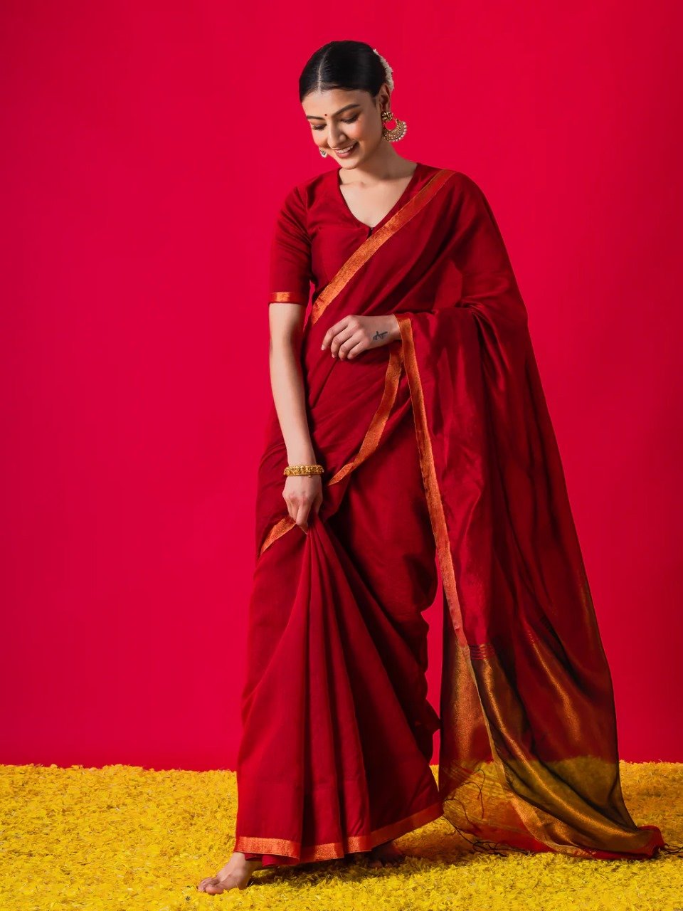 Wear this saree on Diwali and get a classic look