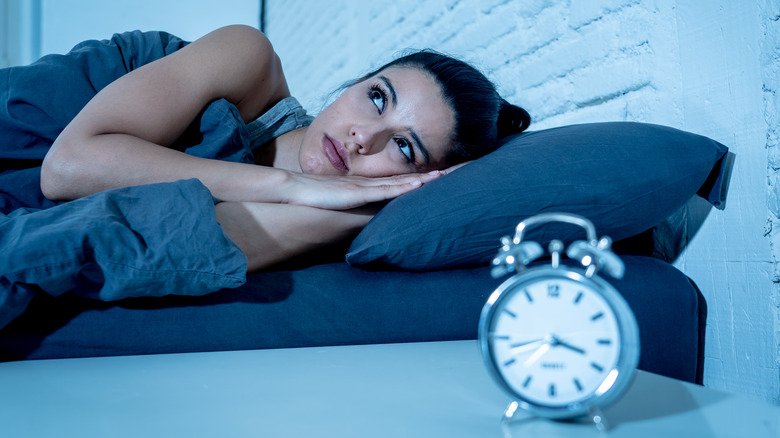 Do you also often look at the clock while sleeping, then you need to know this