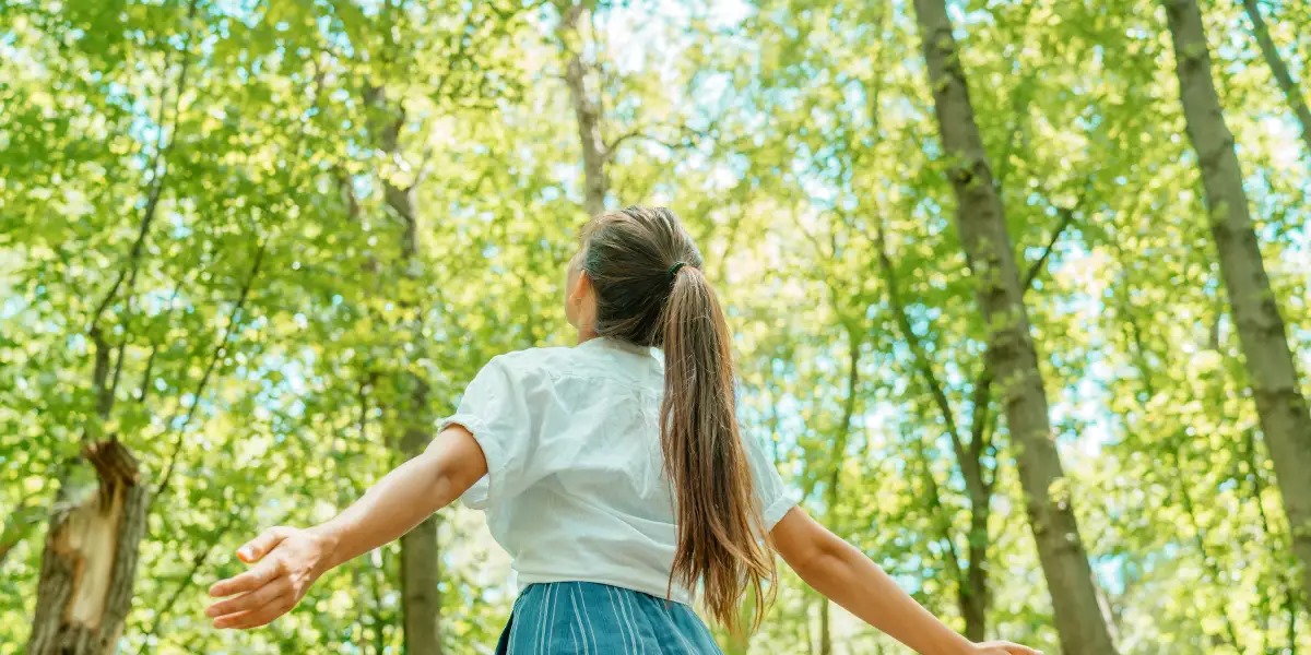 Just start sitting in the open air for 10 minutes every day, the health benefits will be tremendous