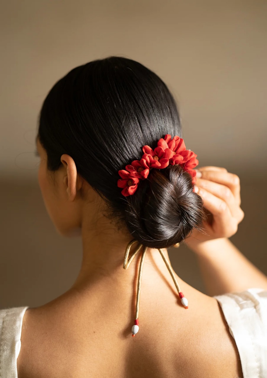 Use these hair accessories to enhance the beauty of your hair on the festival of Diwali